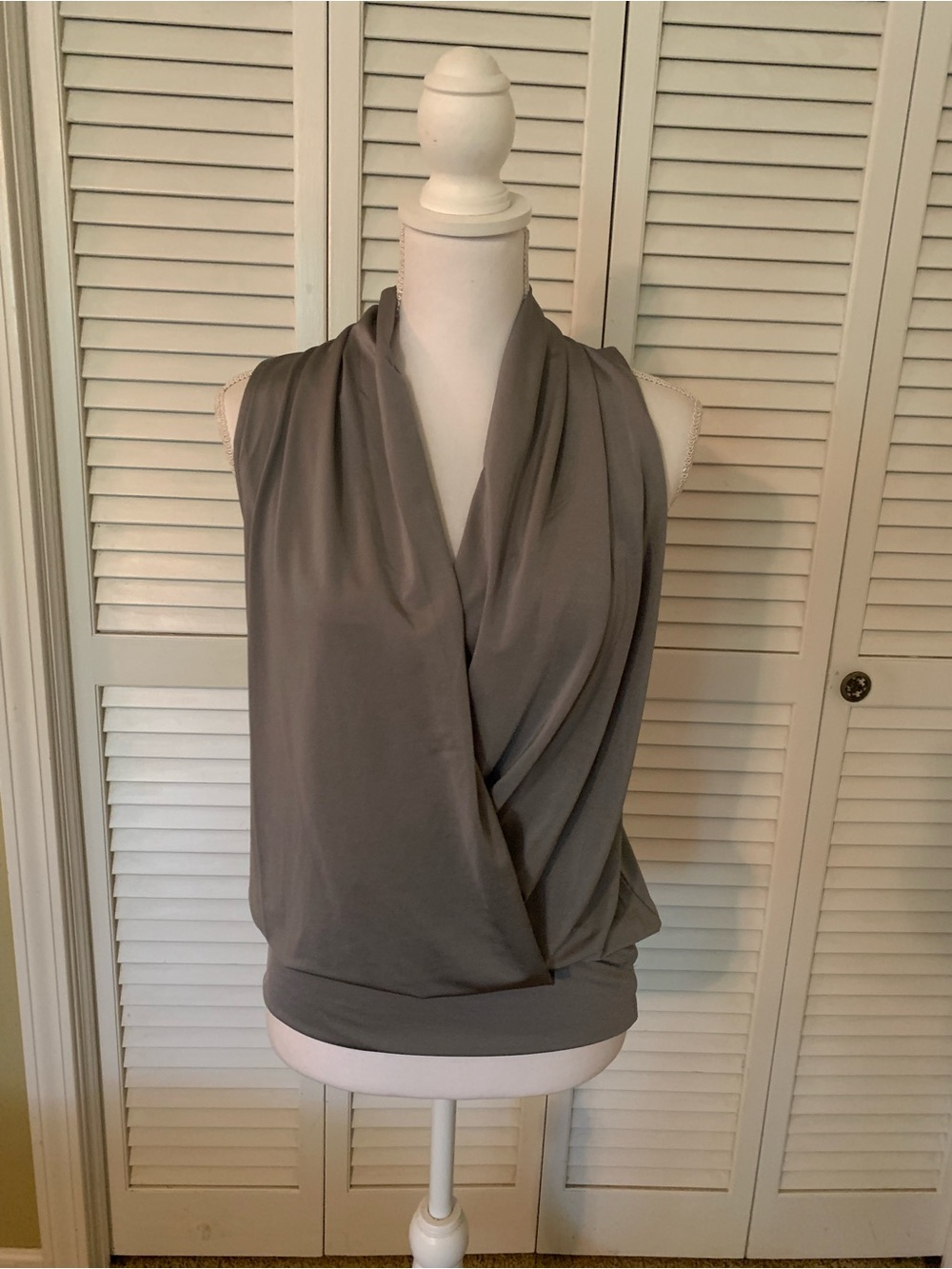 Boston Proper Draped Surplice Sleeveless Swoop Neck Top - Gray Size S